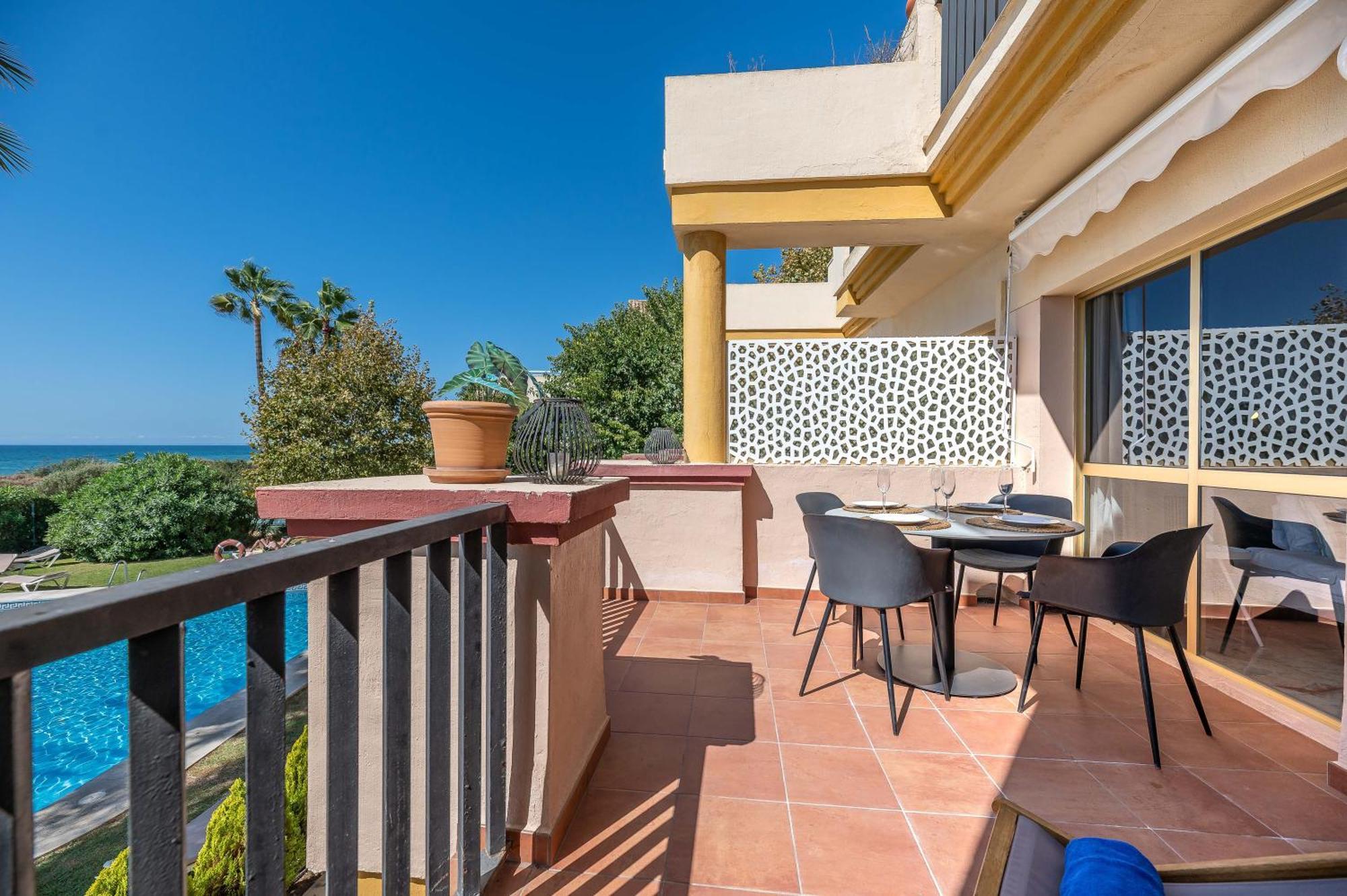 Front Line Beach Studio Apartment Marbella Esterno foto