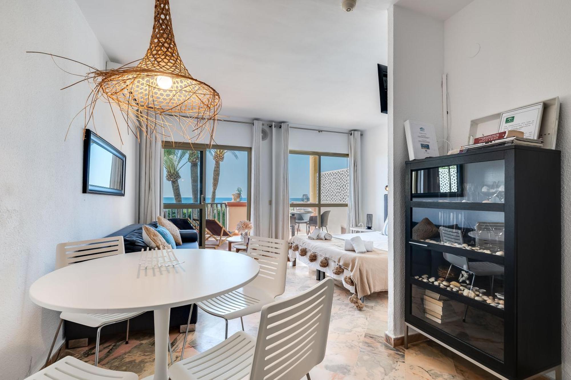 Front Line Beach Studio Apartment Marbella Esterno foto