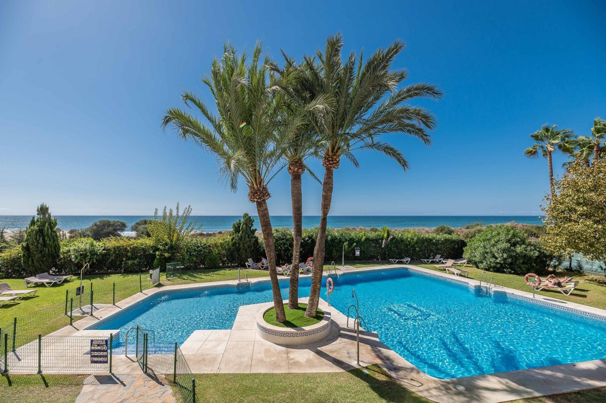 Front Line Beach Studio Apartment Marbella Esterno foto