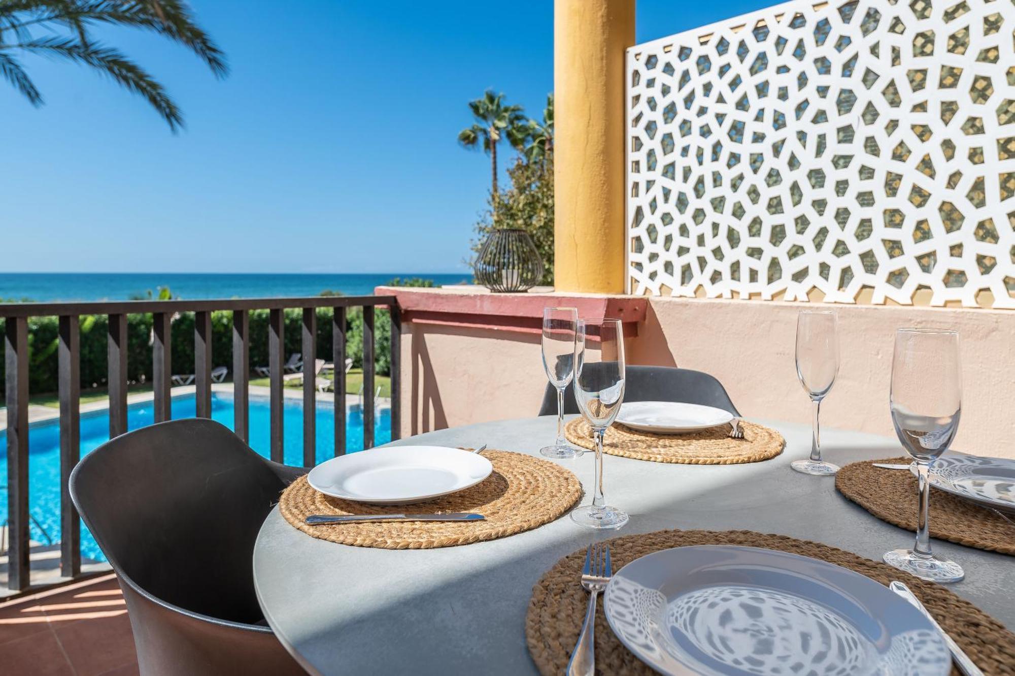 Front Line Beach Studio Apartment Marbella Esterno foto