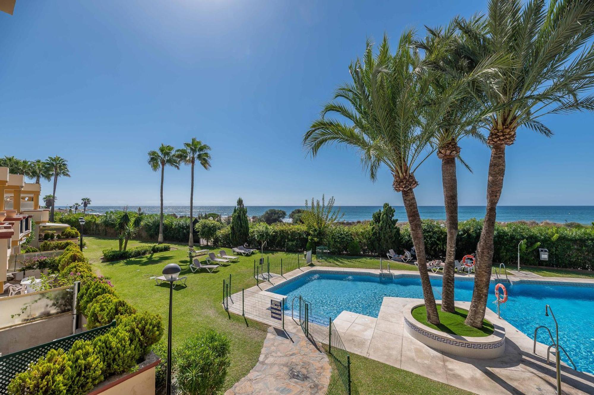 Front Line Beach Studio Apartment Marbella Esterno foto